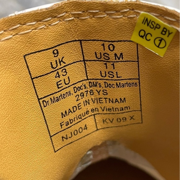 New Dr.Martens 2976 YELLOW STITCH SMOOTH LEATHER CHELSEA BOOTS M10 L11 in White - Picture 3 of 12